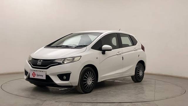 https://images10.gaadi.com/usedcar_image/4552440/original/1e75e132bc2a1bfaee0ae495705f7ee5.JPG?imwidth=6400
