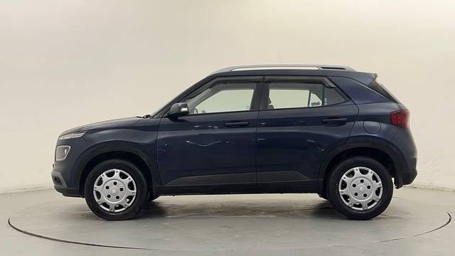 https://images10.gaadi.com/usedcar_image/4552572/original/e677b71dc0a8de753a133ff866317003.JPG?imwidth=6400