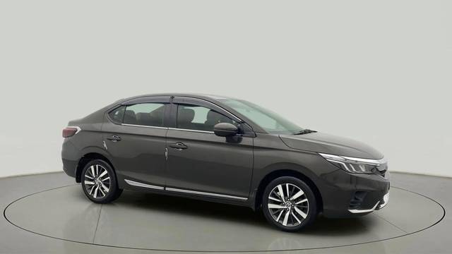 https://images10.gaadi.com/usedcar_image/4552587/original/b59d0525840b64f446ba6a40a9697198.jpg?imwidth=6400