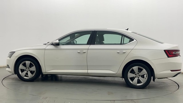 Second-hand 2017 Skoda Superb Style 2.0 TDI AT for sale in Kolkata-6