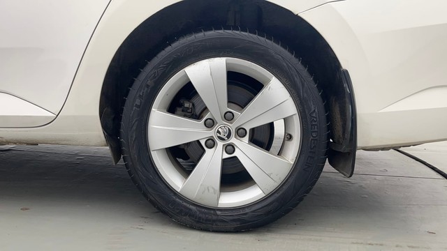 Second-hand 2017 Skoda Superb Style 2.0 TDI AT for sale in Kolkata-19