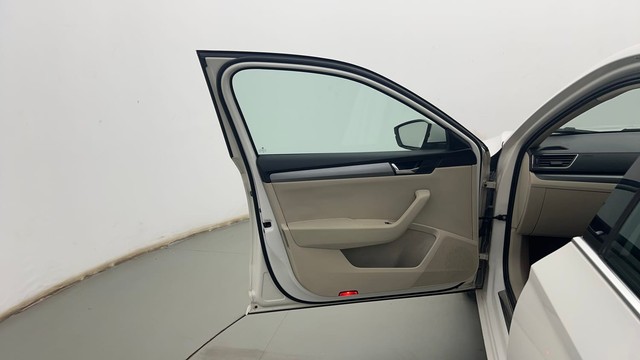 Second-hand 2017 Skoda Superb Style 2.0 TDI AT for sale in Kolkata-37