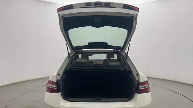 Second-hand 2017 Skoda Superb Style 2.0 TDI AT for sale in Kolkata-9