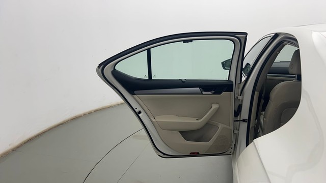 Second-hand 2017 Skoda Superb Style 2.0 TDI AT for sale in Kolkata-27