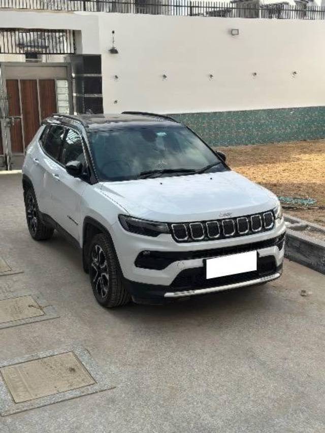 https://images10.gaadi.com/usedcar_image/4552617/original/processed_05eb03a8-cccf-4b9f-9520-73c4f484815b.jpeg?imwidth=6400