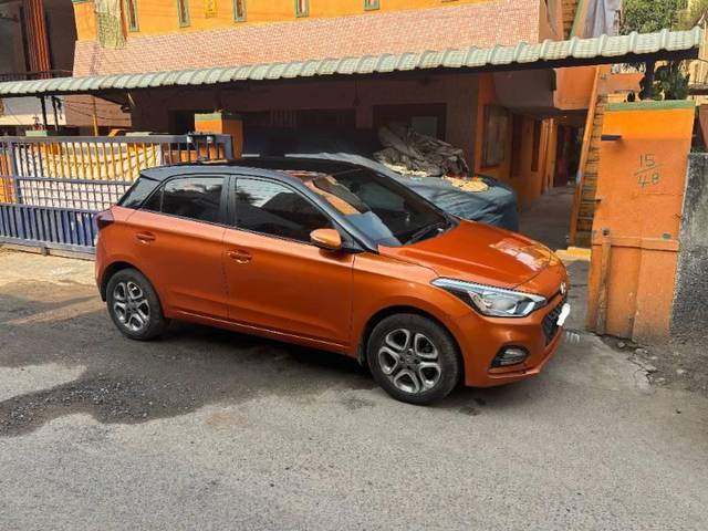 https://images10.gaadi.com/usedcar_image/4552648/original/processed_481079ec-78bc-4c68-83e7-2d7b261bdc4b.jpeg?imwidth=6400