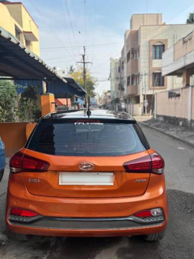 https://images10.gaadi.com/usedcar_image/4552648/original/processed_626106ab-8cac-4f02-88aa-c3a2e928353d.jpeg?imwidth=6401