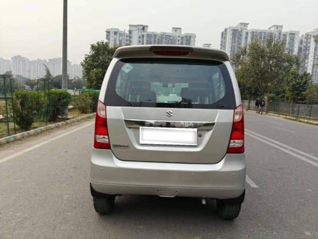 https://images10.gaadi.com/usedcar_image/4552653/original/processed_bf0c9aaa1f138f0738de4d59d67b21ab.jpg?imwidth=6402