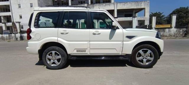 https://images10.gaadi.com/usedcar_image/4552676/original/processed_1d9e4118aa69b669161a17eecf9fe83f.jpg?imwidth=6401