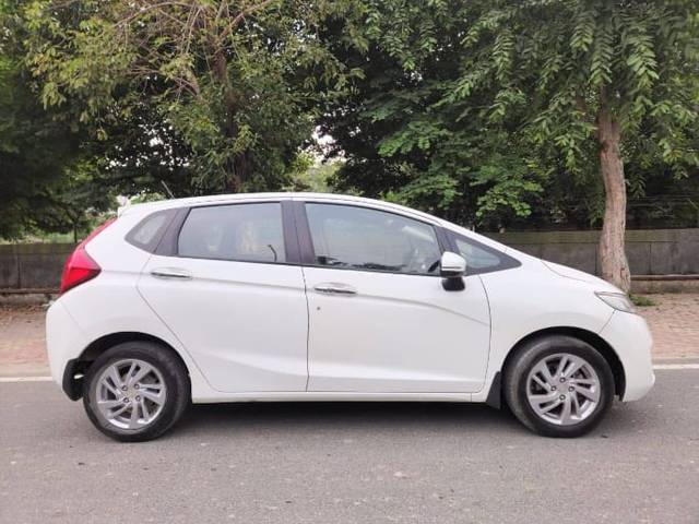 https://images10.gaadi.com/usedcar_image/4552678/original/461109433d2e5a37098b381fdabcff33.jpg?imwidth=6401