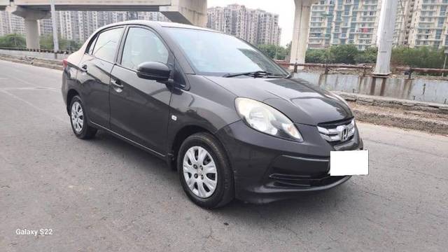 https://images10.gaadi.com/usedcar_image/4552681/original/processed_33f7830f59dff236c6e614ae6ab50bf8.jpg?imwidth=6400