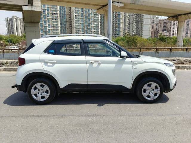 https://images10.gaadi.com/usedcar_image/4552692/original/f6126708b1c9659de6ac604dd10ceca1.jpg?imwidth=6401