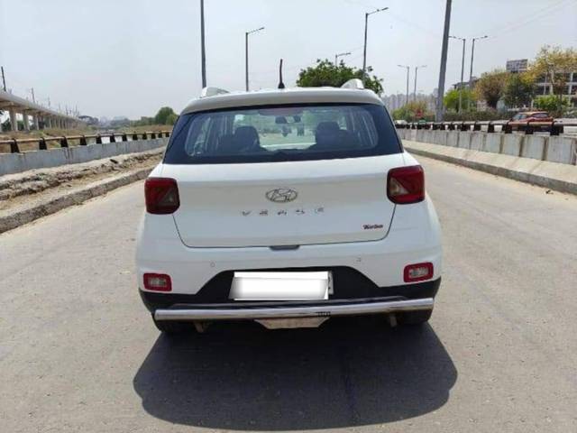 https://images10.gaadi.com/usedcar_image/4552692/original/processed_643324b918e1c444f7f2d94ef0e3803a.jpg?imwidth=6402