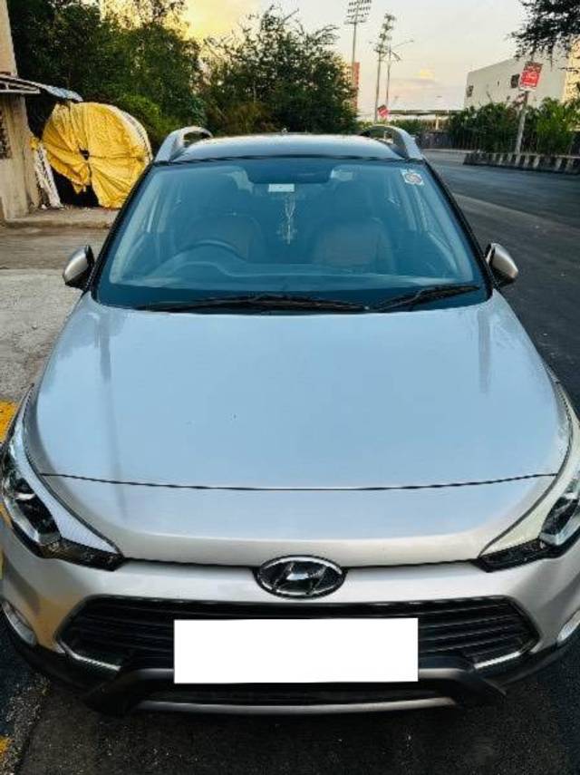 https://images10.gaadi.com/usedcar_image/4552695/original/processed_7de79874-f8dc-4c38-8d20-69162876c26b.jpeg?imwidth=6402