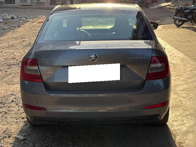 https://images10.gaadi.com/usedcar_image/4552710/original/processed_b1786127-2b48-4124-9d85-dfd731b99cc6.jpeg?imwidth=6401