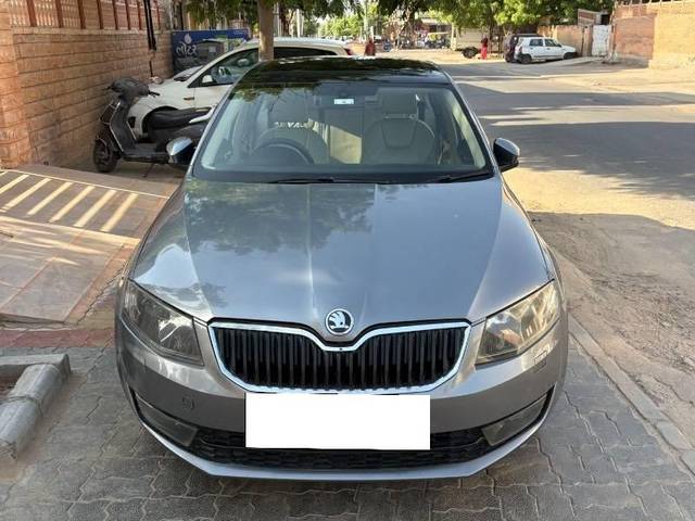 https://images10.gaadi.com/usedcar_image/4552710/original/processed_f1fdae85-6845-428b-86b4-63799eadfd45.jpeg?imwidth=6400
