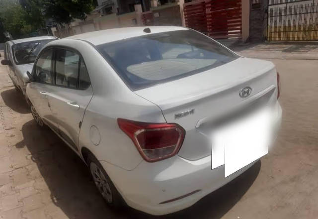 https://images10.gaadi.com/usedcar_image/4552743/original/5858a2e4-5ed9-44d6-a4c0-e5c4a5eb535c.?imwidth=6402