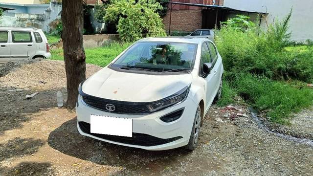 https://images10.gaadi.com/usedcar_image/4552755/original/processed_dd607e3e-4ad3-4b8e-ae16-fd54054d8487.jpg?imwidth=6400