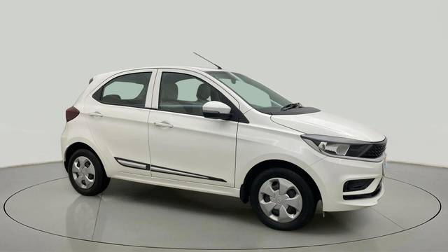 https://images10.gaadi.com/usedcar_image/4552764/original/f27ad688395624a7f358b61ad6d9f735.jpg?imwidth=6400