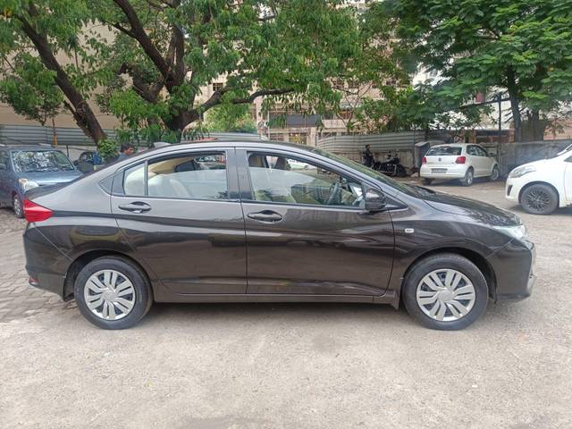 https://images10.gaadi.com/usedcar_image/4552774/original/processed_678eb8dbe714ff4851dc85b3e7b22536.jpg?imwidth=6401