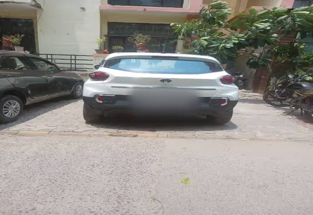 https://images10.gaadi.com/usedcar_image/4552787/original/c82f69ee-55c2-4c0b-96ea-97fc24f58e23.?imwidth=6400