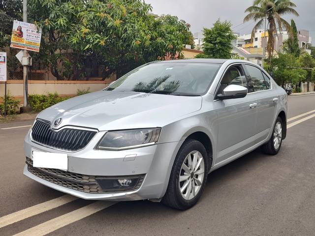 https://images10.gaadi.com/usedcar_image/4552804/original/processed_c67ed87021c9b6a58b08ea5a098a736c.jpg?imwidth=6400