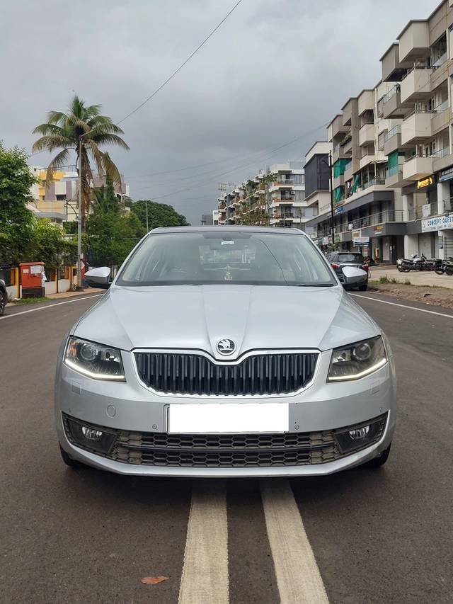 https://images10.gaadi.com/usedcar_image/4552804/original/processed_e46b878c8d03a94d7d694fd6b50fa2bb.jpg?imwidth=6402