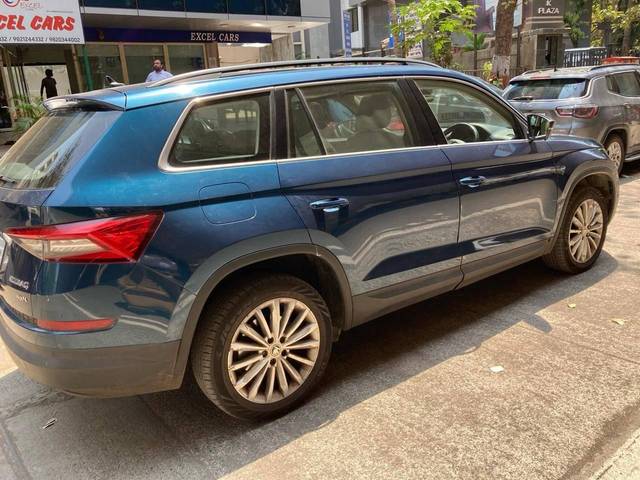 https://images10.gaadi.com/usedcar_image/4552818/original/processed_44e2abeffd8eefc019007e408eae40e7.jpg?imwidth=6402
