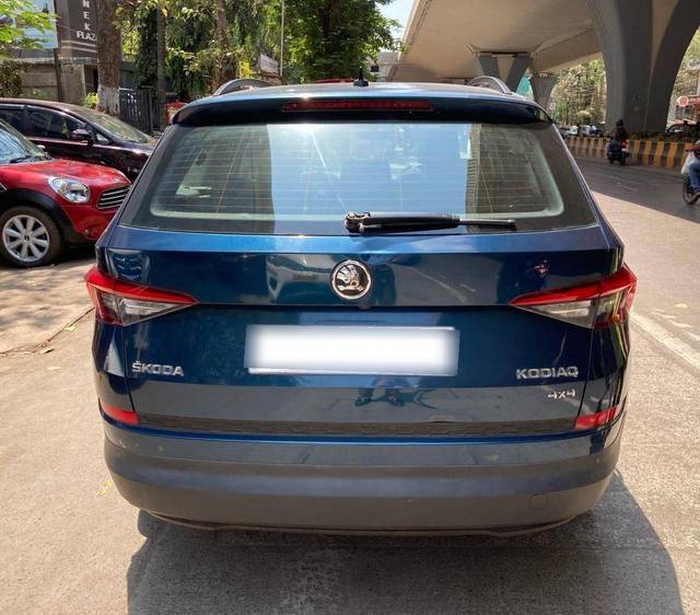 https://images10.gaadi.com/usedcar_image/4552818/original/processed_a8a0f2739061491bf373805cbb9c8e83.jpg?imwidth=6401