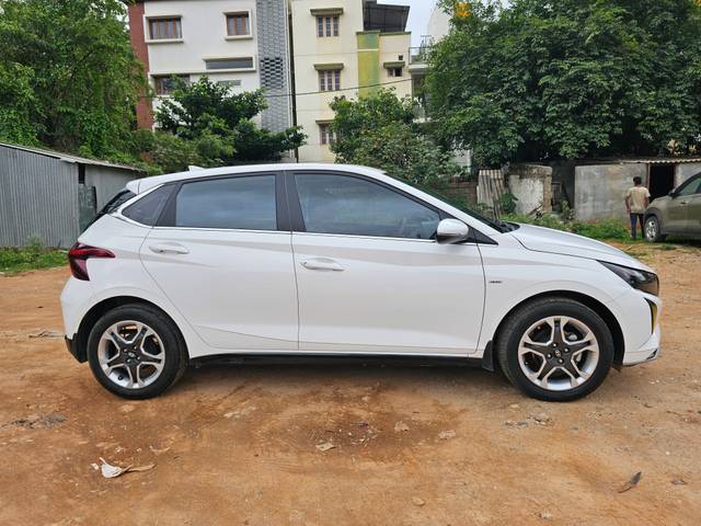 https://images10.gaadi.com/usedcar_image/4552826/original/cc098c4ac8b27faf134df7ac85ff3d5f.jpg?imwidth=6401