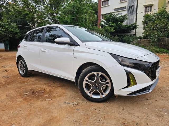 https://images10.gaadi.com/usedcar_image/4552826/original/processed_736c778c0c1e486792b3bc6387fc89e5.jpg?imwidth=6400