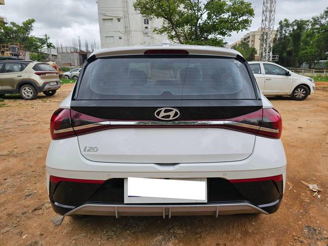 https://images10.gaadi.com/usedcar_image/4552826/original/processed_ebe1fe57450b0b4907602b16becc618f.jpg?imwidth=6402