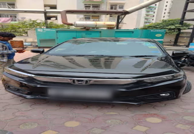 https://images10.gaadi.com/usedcar_image/4552830/original/3653b346-6e5c-48c4-a205-980cf15690ab.?imwidth=6400