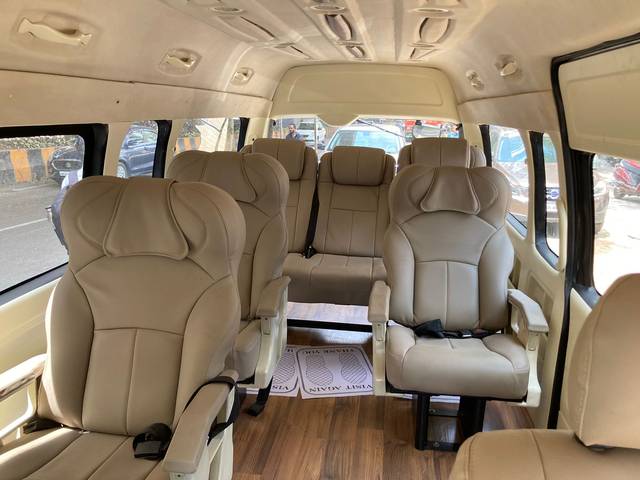 https://images10.gaadi.com/usedcar_image/4552856/original/1694abcaf2a0527849a7e26bd2baef5c.jpg?imwidth=6402