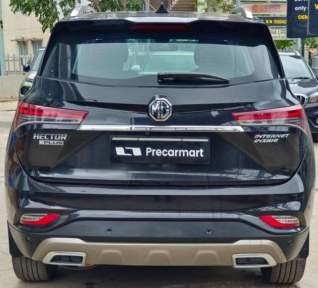 https://images10.gaadi.com/usedcar_image/4552861/original/processed_14a88405820224c4ae3c234d46a18c4b.jpeg?imwidth=6402