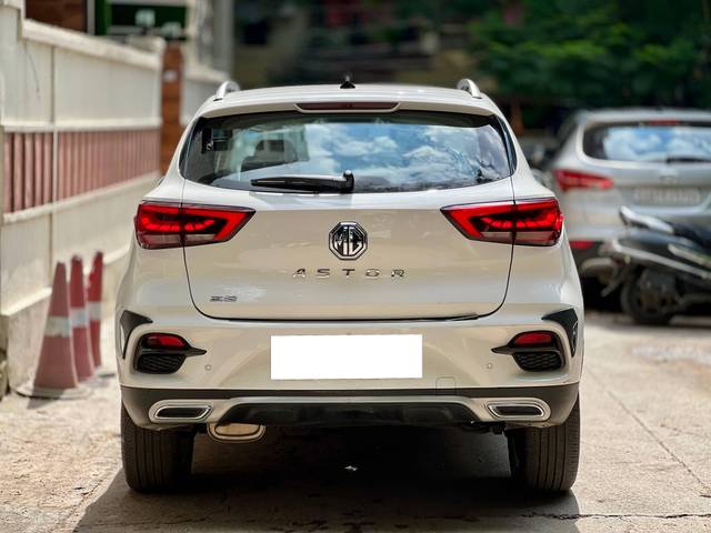 https://images10.gaadi.com/usedcar_image/4552902/original/processed_411bd755-f4bf-49d3-897e-bddd9edd6292.jpg?imwidth=6402