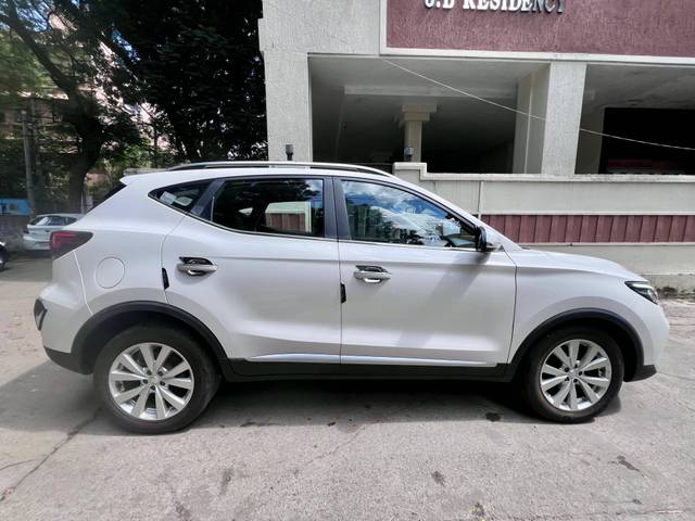 https://images10.gaadi.com/usedcar_image/4552902/original/processed_fa6d85f7-835d-4384-a1ec-de69f9000bb7.jpg?imwidth=6401
