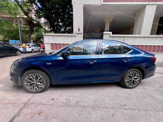 https://images10.gaadi.com/usedcar_image/4552906/original/processed_0a17f81b-bf40-4c36-be61-bd5909b958a9.jpg?imwidth=6402