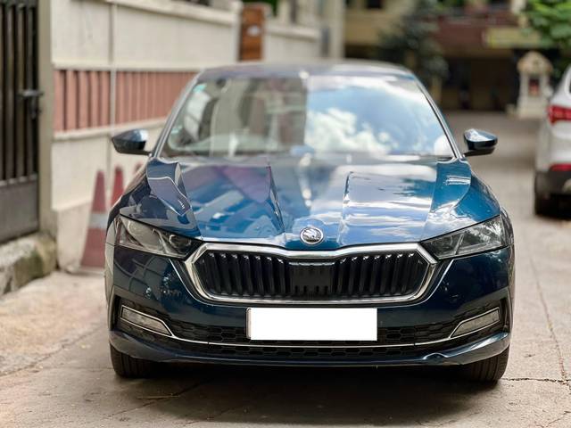 https://images10.gaadi.com/usedcar_image/4552906/original/processed_3b7e6884-32e2-43fd-91b3-cef1bae66e7e.jpg?imwidth=6400