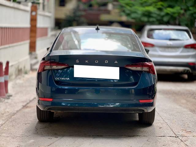 https://images10.gaadi.com/usedcar_image/4552906/original/processed_3ca22ed0-edd2-4e8d-bef8-490ed737bf40.jpg?imwidth=6401