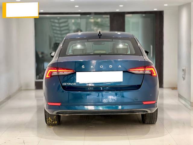 https://images10.gaadi.com/usedcar_image/4552906/original/processed_cd68e36f-aad1-4b61-a23d-6c82d9ca1d49.jpg?imwidth=6402