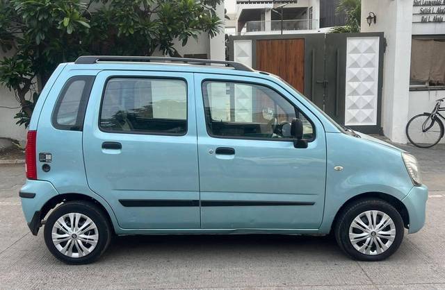 https://images10.gaadi.com/usedcar_image/4552917/original/processed_b6f0e89038deb123b1c67dfbf23b1c06.jpg?imwidth=6401