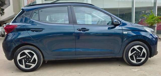 https://images10.gaadi.com/usedcar_image/4552918/original/processed_a9959027c94f0396e11ef0c64a43bfa5.jpeg?imwidth=6401