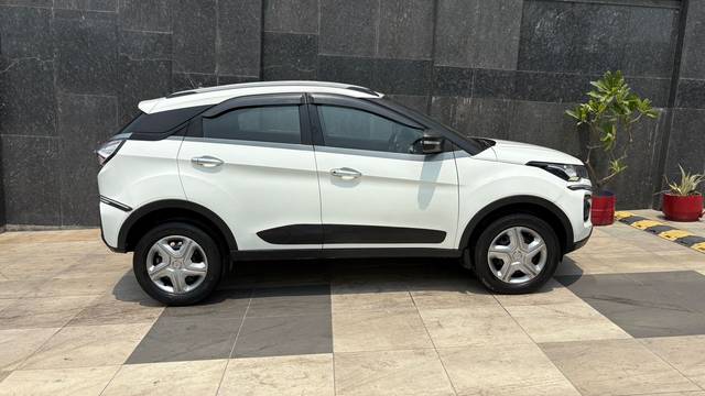 https://images10.gaadi.com/usedcar_image/4552927/original/00eb3617e4d70a9a2cd30034b2cb51e7.jpg?imwidth=6401