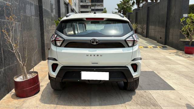 https://images10.gaadi.com/usedcar_image/4552927/original/processed_975e3e01170e0ea98da076e5590ad5c0.jpg?imwidth=6402