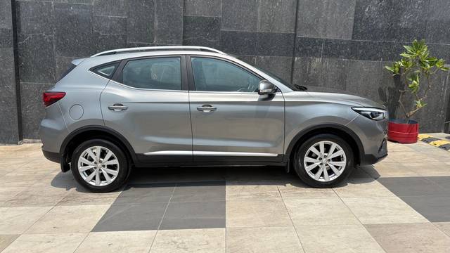 https://images10.gaadi.com/usedcar_image/4552929/original/b7774d7185df1632afb1930e045b245a.jpg?imwidth=6401