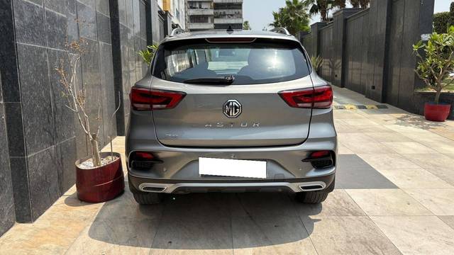 https://images10.gaadi.com/usedcar_image/4552929/original/processed_2b32a00b1a47b955bdea798314c4feec.jpg?imwidth=6402