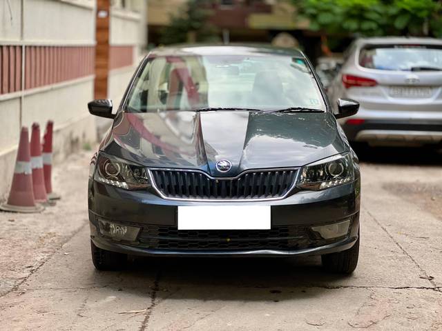 https://images10.gaadi.com/usedcar_image/4552932/original/processed_4b1e0e5b-1f29-4a18-a212-8ba08d542c4a.jpg?imwidth=6400