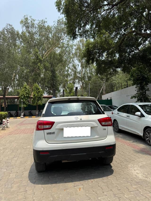 https://images10.gaadi.com/usedcar_image/4552933/original/processed_8ae5602b07354aea038828f35d51339d.jpg?imwidth=6401