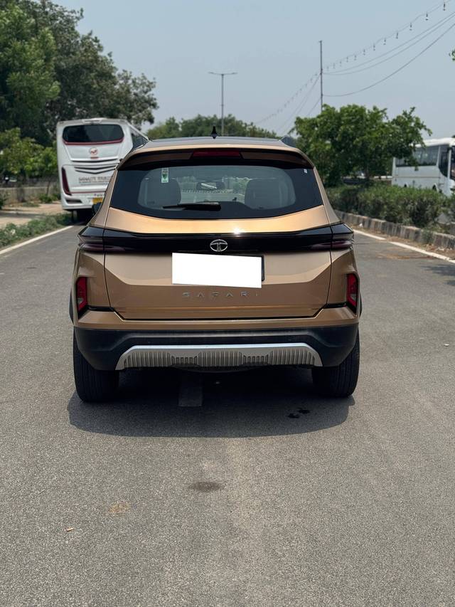 https://images10.gaadi.com/usedcar_image/4552934/original/processed_8681f4f47ddef203fd93aa9afe103cf0.jpg?imwidth=6402